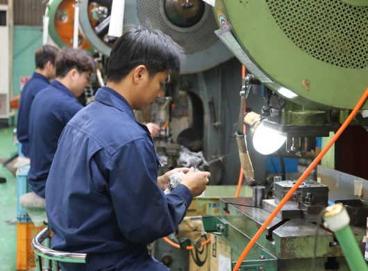 三栄金属製作所